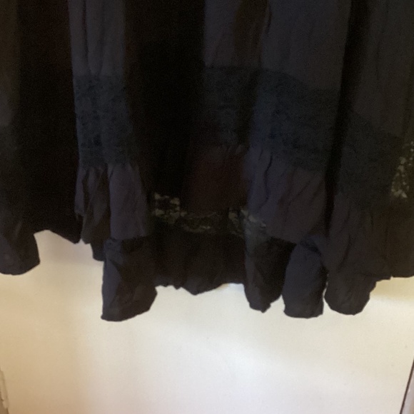 NWT BloomChic Black Shirred Waist Lace Inset V Front & Tie Back Dress Sz 26 - Picture 2 of 10